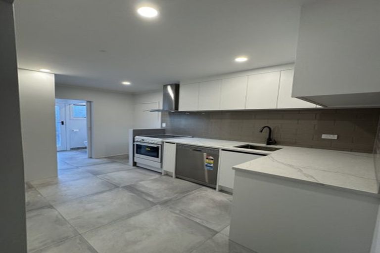 Photo of property in 1/3 Miraka Place, Birkenhead, Auckland, 0626