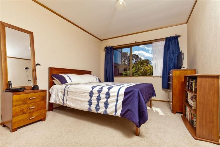 Photo of property in 4 Honeysuckle Lane, Mairangi Bay, Auckland, 0630