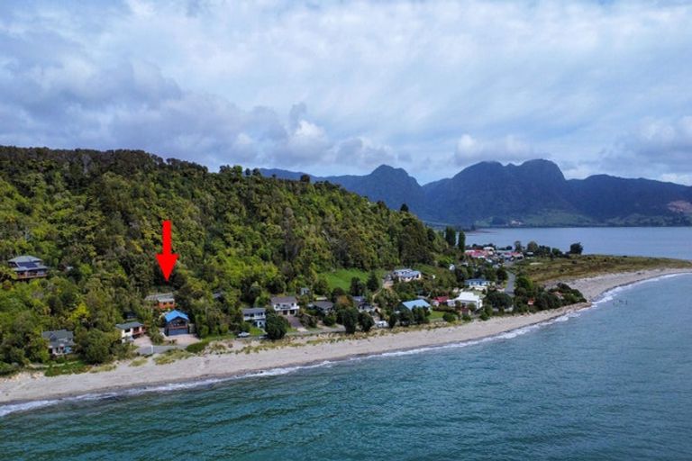 Photo of property in 72 Beach Road, Collingwood, 7073