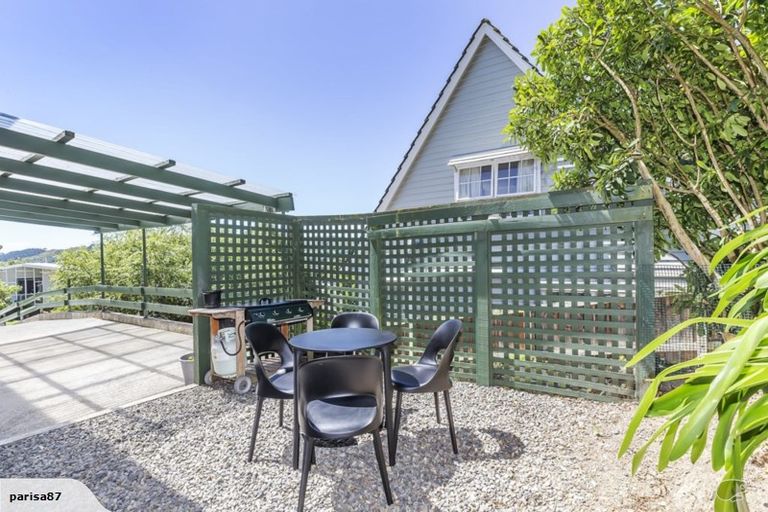 Photo of property in 18 Southern Cross Crescent, Island Bay, Wellington, 6023