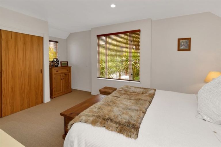 Photo of property in 31 Oakford Close, Riccarton, Christchurch, 8011