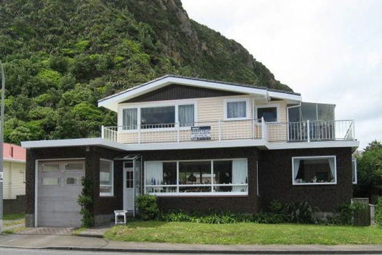 Photo of property in 75 Breaker Bay Road, Breaker Bay, Wellington, 6022
