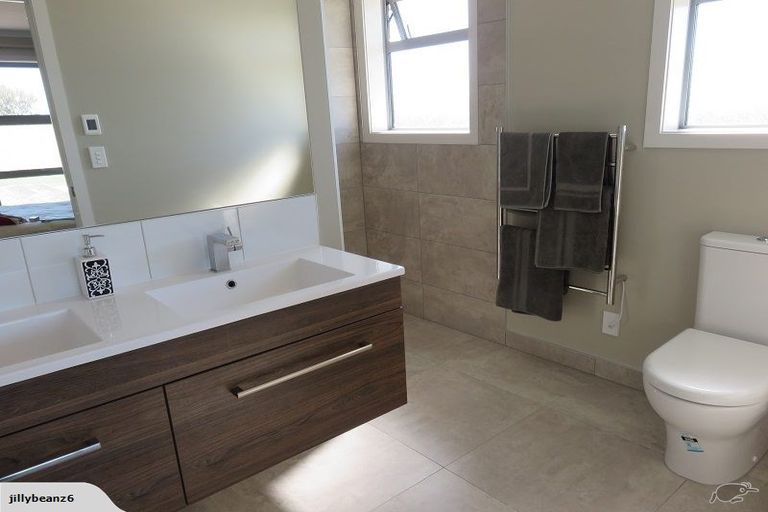 Photo of property in 5 Hydrangea Lane, Milson, Palmerston North, 4414