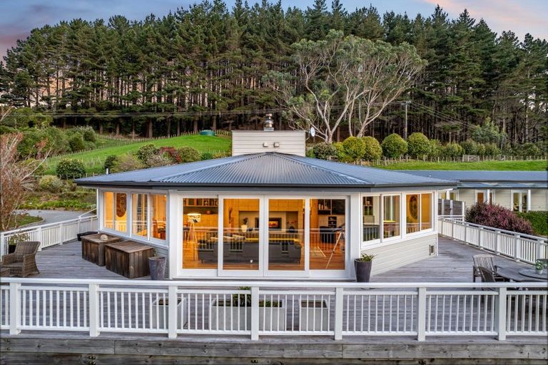 Photo of property in 997 Ohariu Valley Road, Ohariu, Wellington, 6037