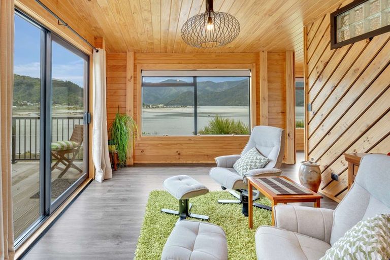 Photo of property in 127 Queen Charlotte Drive, Havelock, Picton, 7281