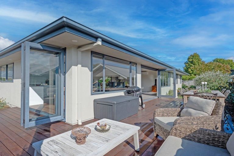 Photo of property in 14 Lakemere Way, Kinloch, Taupo, 3377