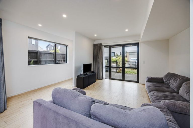 Photo of property in 17b Cessna Crescent, Mangere, Auckland, 2022