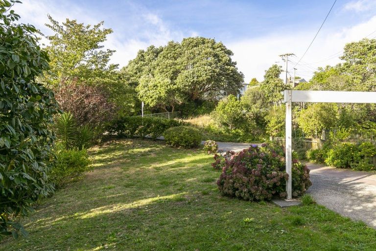 Photo of property in 20 Lyndhurst Road, Tawa, Wellington, 5028