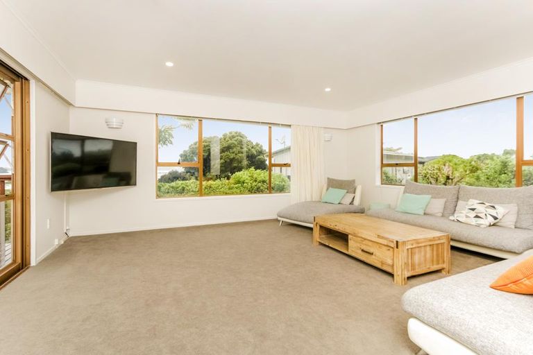 Photo of property in 30 Realm Place, Massey, Auckland, 0614