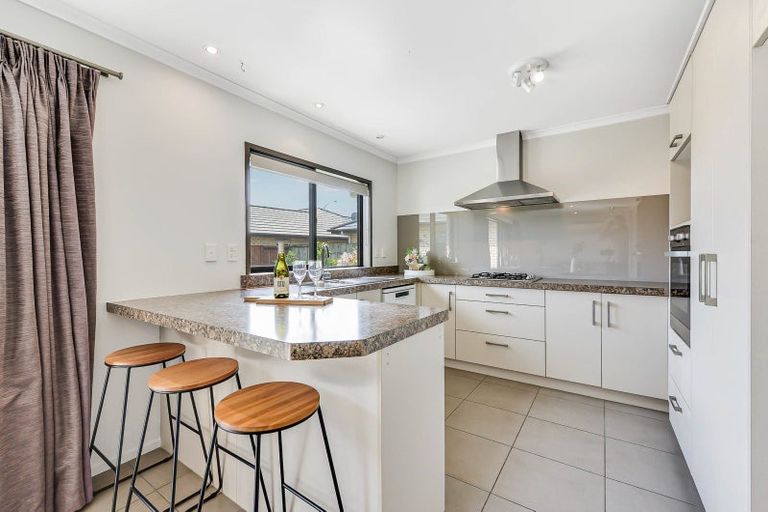 Photo of property in 15 Waltham Place, Rototuna North, Hamilton, 3210