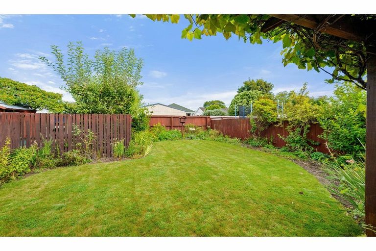 Photo of property in 2/203 Main North Road, Redwood, Christchurch, 8051