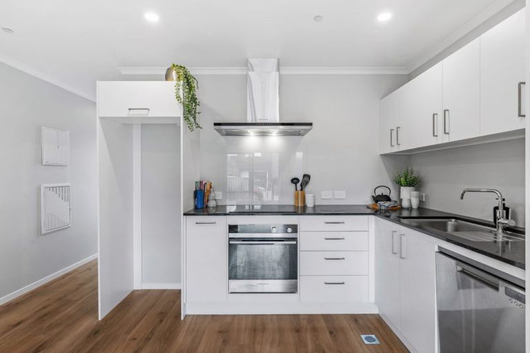 Photo of property in 6 Whakato Avenue, Kumeu, 0810