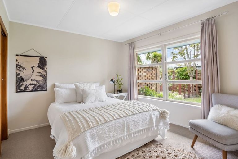 Photo of property in 2/1 Ocean View Road, Hillcrest, Auckland, 0627
