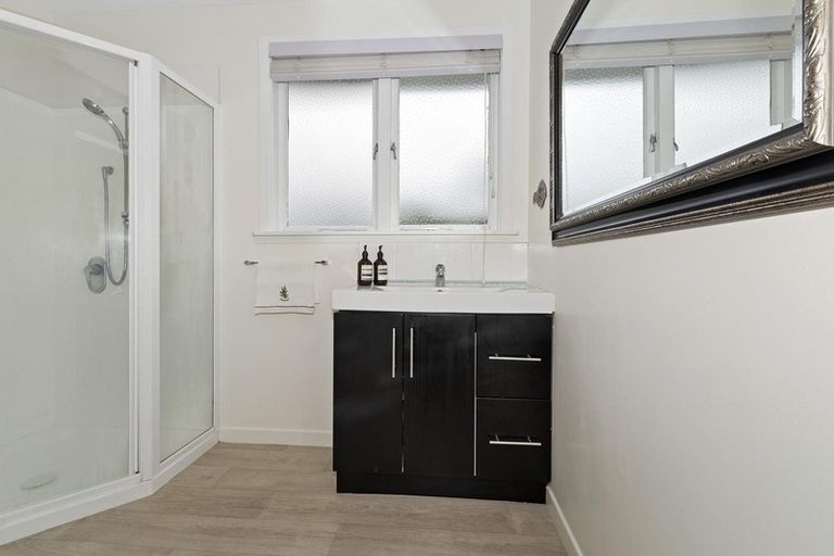 Photo of property in 90 Tiroroa Avenue, Te Atatu South, Auckland, 0610