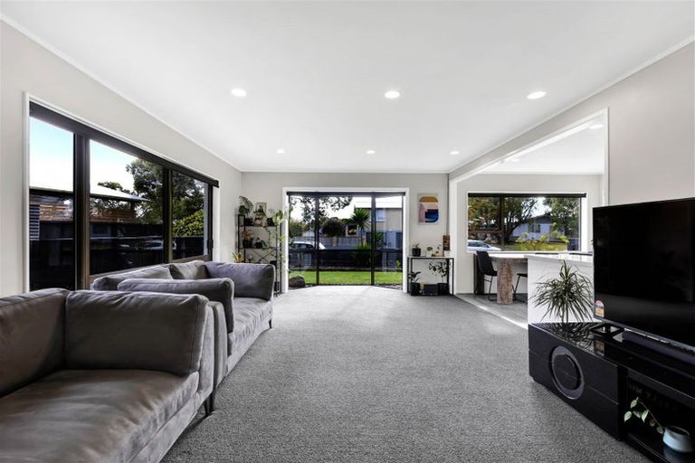 Photo of property in 8 Jade Place, Bell Block, New Plymouth, 4312