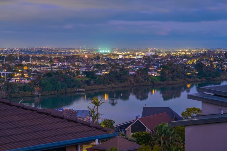 Photo of property in 5 Graceview Way, West Harbour, Auckland, 0618