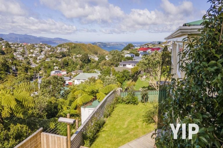 Photo of property in 16 Salford Street, Newlands, Wellington, 6037
