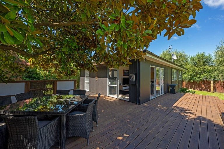 Photo of property in 17 Irwin Place, Kinloch, Taupo, 3377