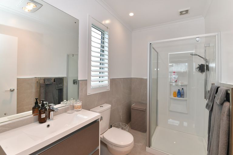 Photo of property in 2 Couldrey Crescent, Red Beach, 0932