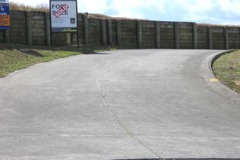 Photo of property in 6/35 Highgrove Lane, Totara Vale, Auckland, 0629