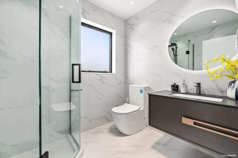 Photo of property in 7b Valron Road, Te Atatu South, Auckland, 0602