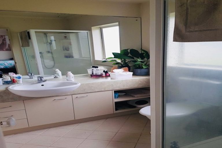 Photo of property in 23 Brompton Place, Burswood, Auckland, 2013