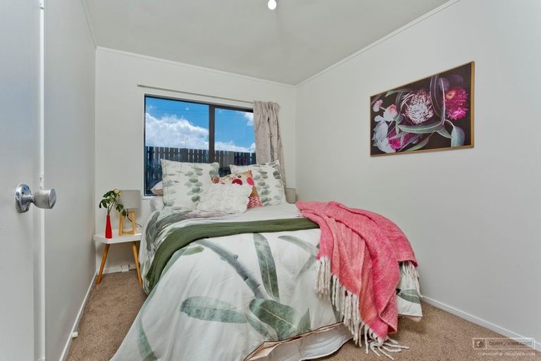 Photo of property in 2/106 Shifnal Drive, Randwick Park, Auckland, 2105