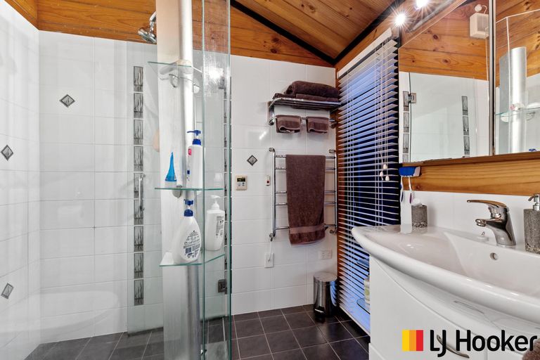 Photo of property in 77 Awanui Rise, Papakura, 2582