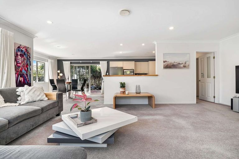 Photo of property in 15 Cabeleigh Drive, Helensville, 0800