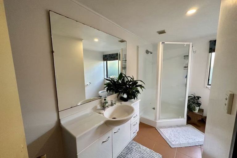 Photo of property in 9 Loloma Drive, Half Moon Bay, Auckland, 2012