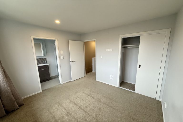 Photo of property in 26/11 Ray Small Drive, Papakura, 2110