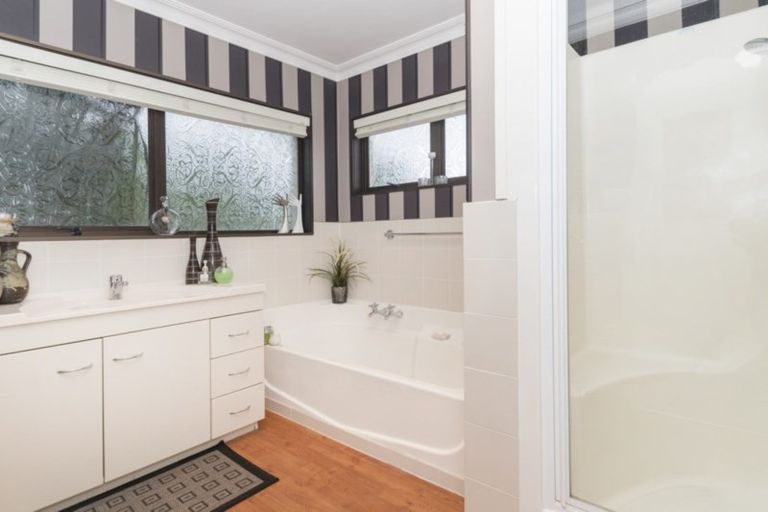 Photo of property in 2 Ruamoana Place, Omokoroa, 3114