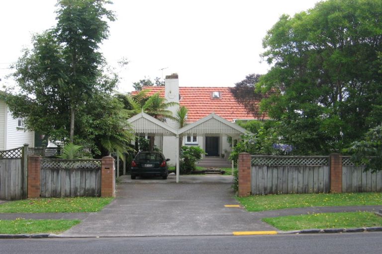 Photo of property in 2/15 Queensway, Three Kings, Auckland, 1024
