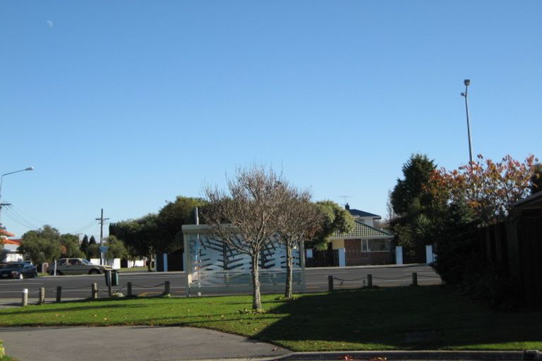 Photo of property in 2/7 Sefton Street, Belfast, Christchurch, 8051