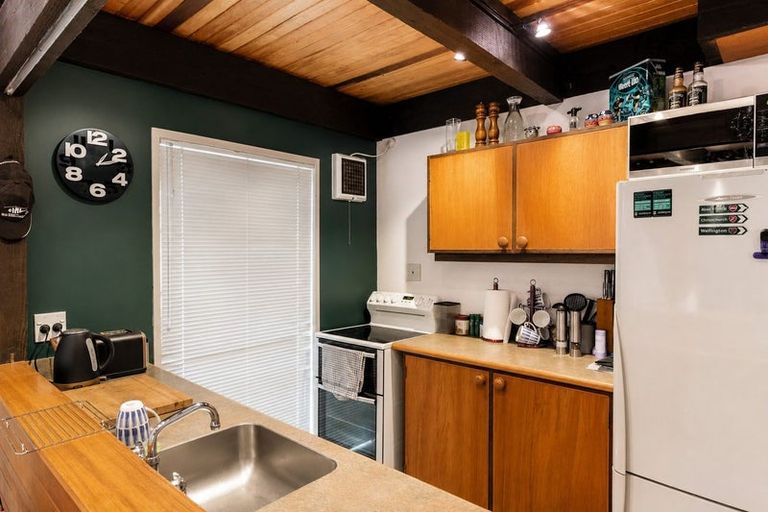 Photo of property in 2a Pitoitoi Road, Days Bay, Lower Hutt, 5013