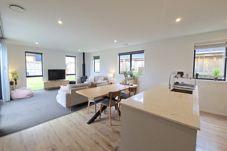 Photo of property in 33 Drysdale Road, Jacks Point, 9371