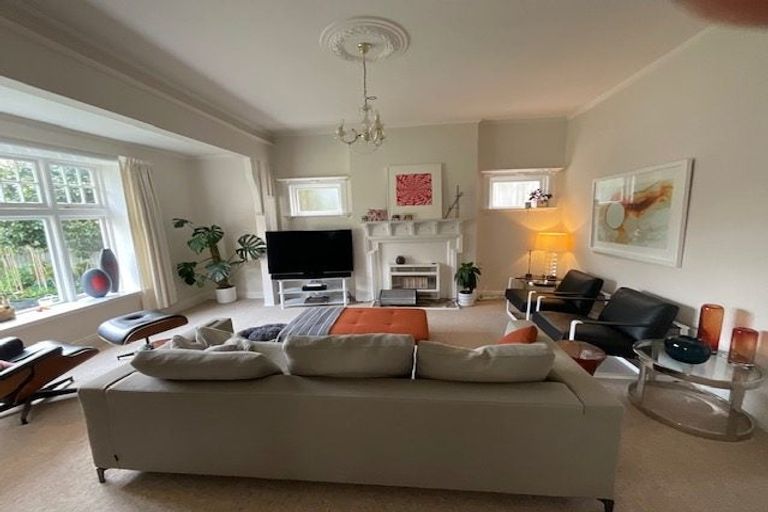 Photo of property in 14 Selwyn Terrace, Thorndon, Wellington, 6011