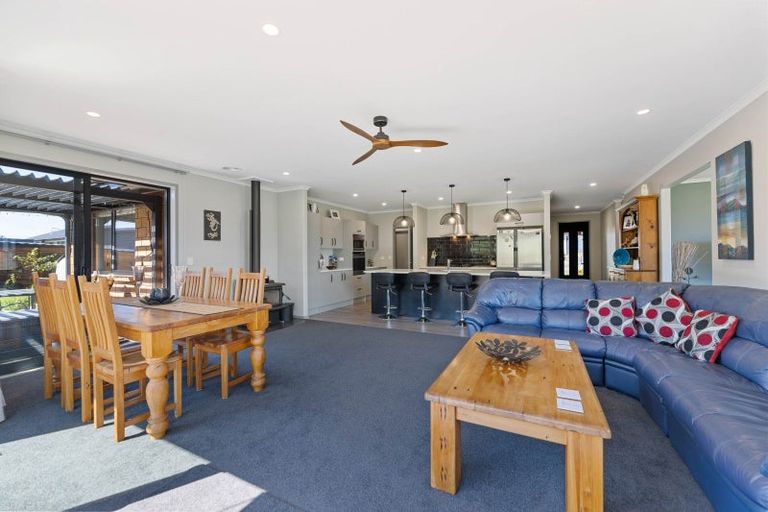 Photo of property in 8 Komahimahi Way, Motuoapa, 3382