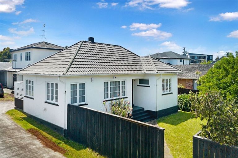 Photo of property in 1/5 Hill Road, Papatoetoe, Auckland, 2025