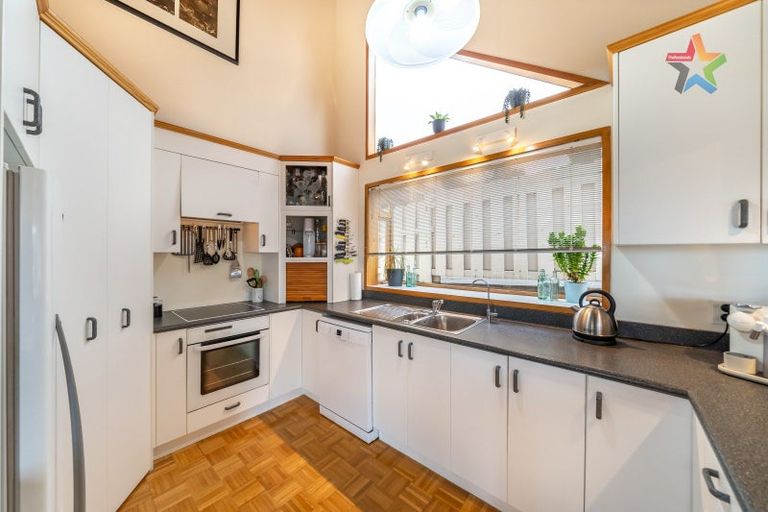 Photo of property in 7 Chestnut Grove, Maungaraki, Lower Hutt, 5010