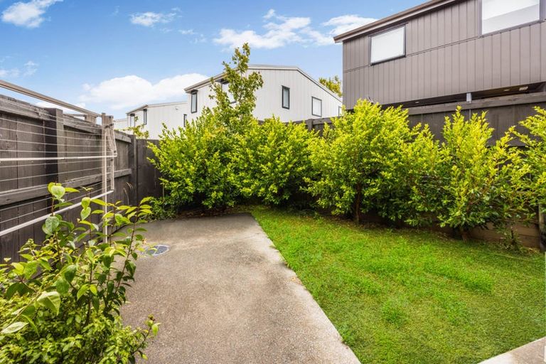 Photo of property in 17b Cessna Crescent, Mangere, Auckland, 2022