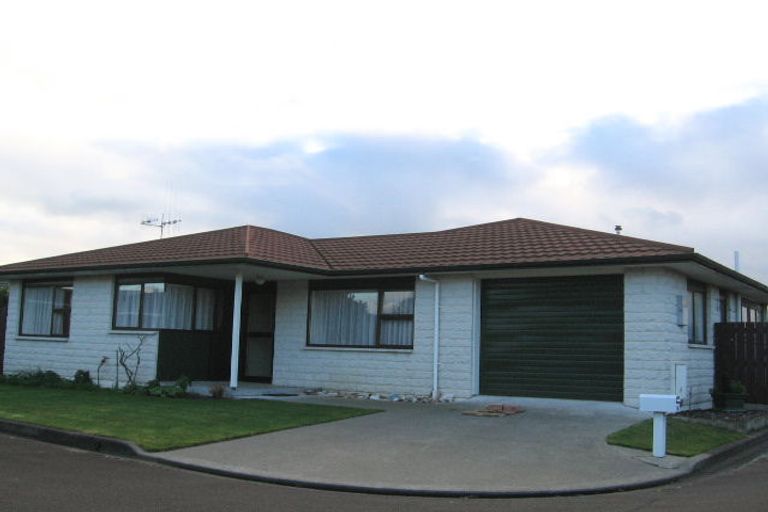 Photo of property in 4 Camellia Court, Palmerston North, 4414