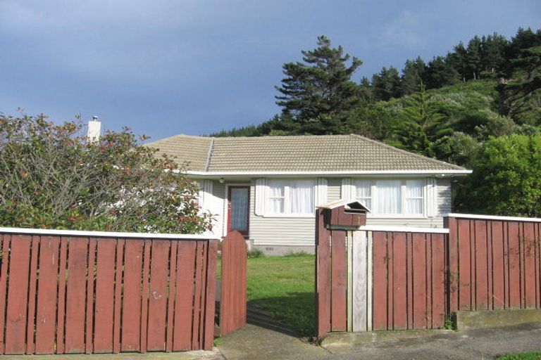 Photo of property in 1 Mckelvey Place, Tawa, Wellington, 5028