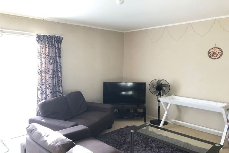 Photo of property in 2/86 Carruth Road, Papatoetoe, Auckland, 2025