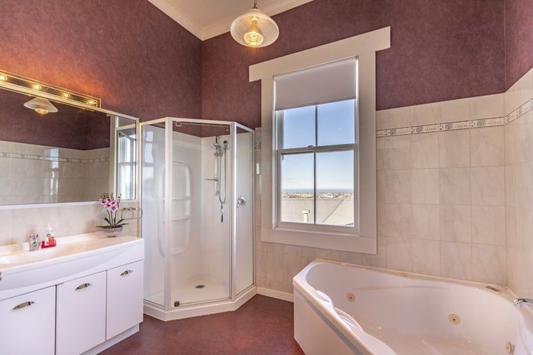 Photo of property in 19 Havelock Road, Hospital Hill, Napier, 4110