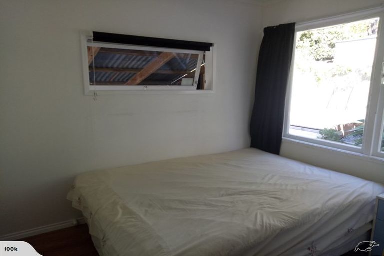 Photo of property in 9 Beaudine Avenue, Glenfield, Auckland, 0629