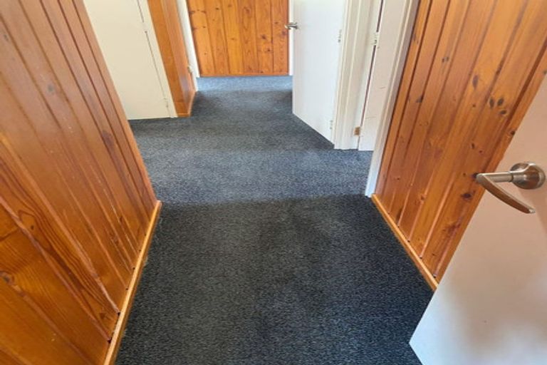 Photo of property in 18 Prince Regent Drive, Half Moon Bay, Auckland, 2012