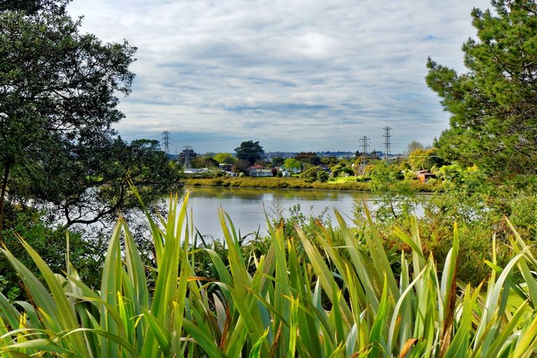 Photo of property in 45a Beaubank Road, Kelston, Auckland, 0602