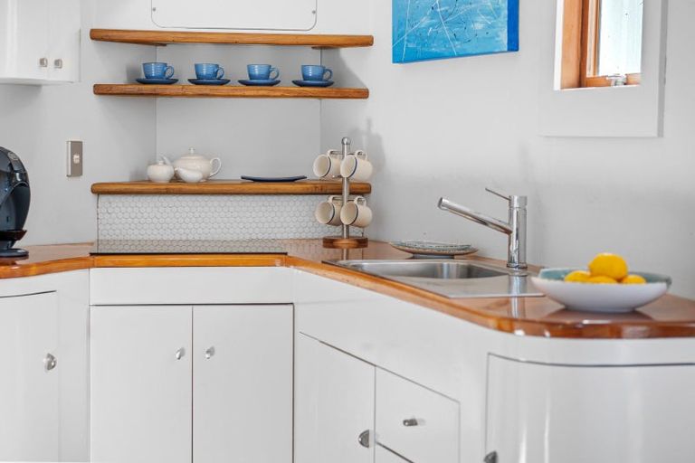 Photo of property in 88 Wallis Street, Raglan, 3225