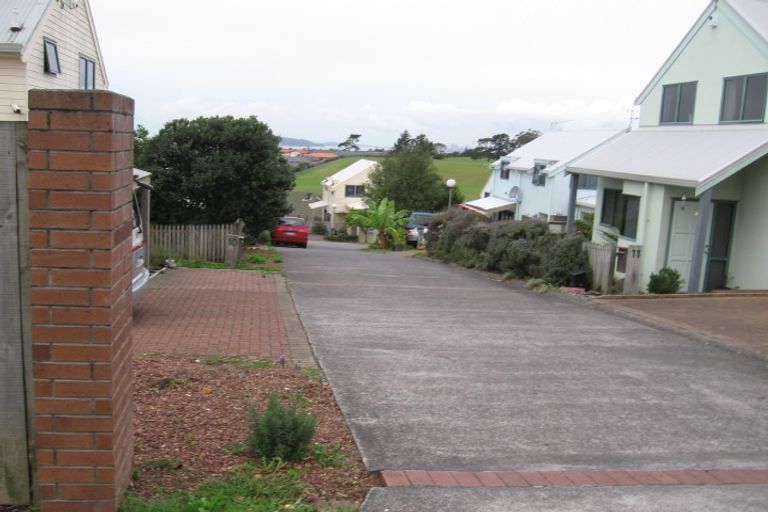 Photo of property in 1/485 Don Buck Road, Massey, Auckland, 0614